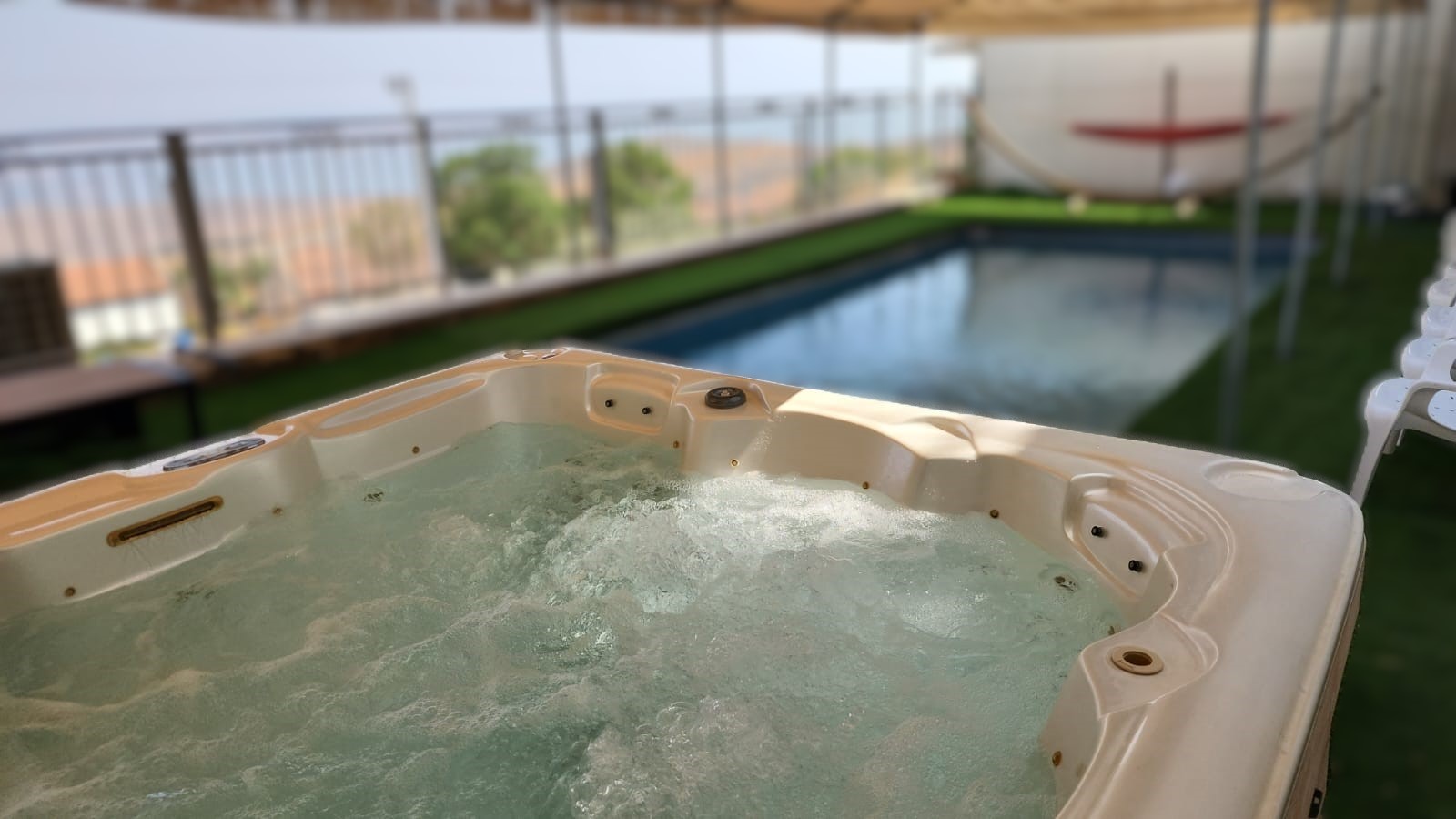 בריכה בווילה