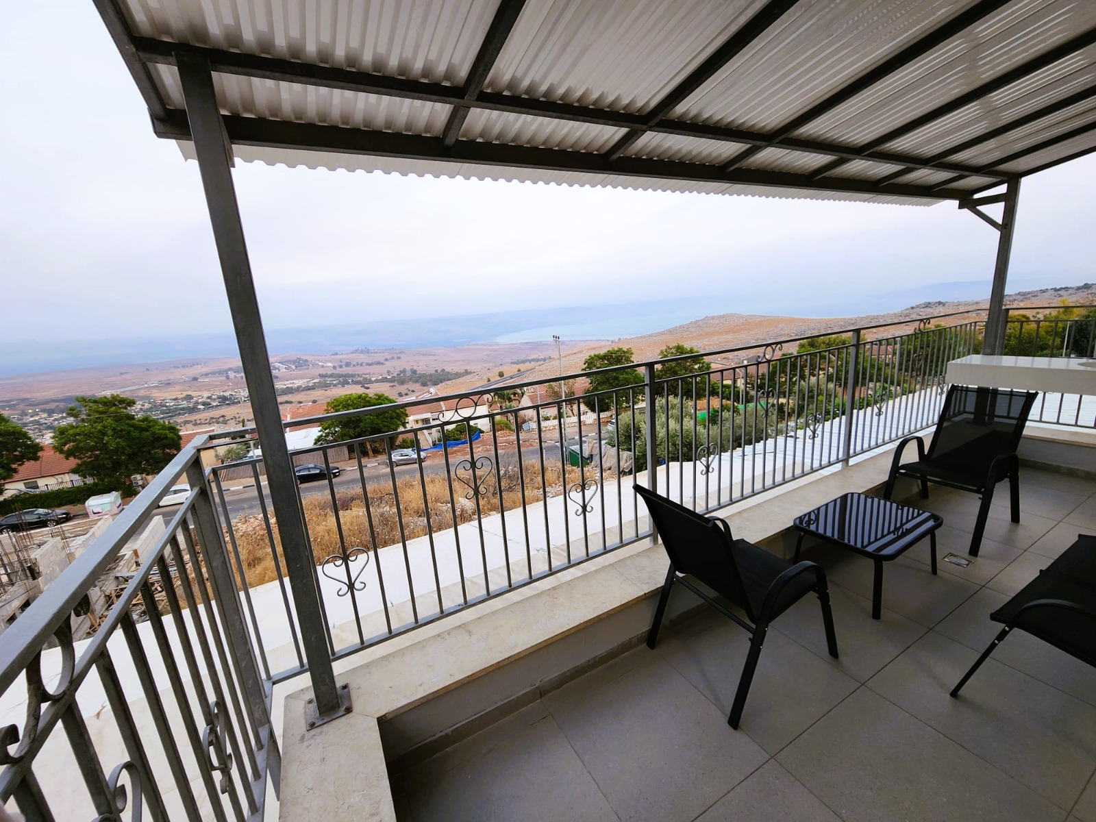 מרפסת נוף בווילה