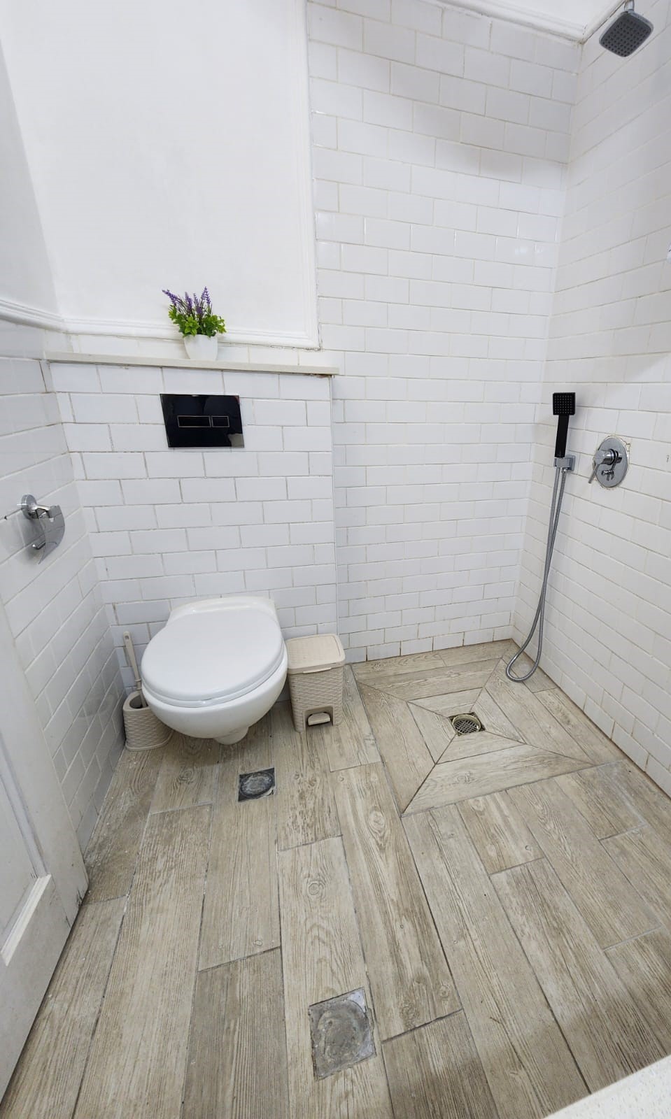 שירותים בחדר רחצה