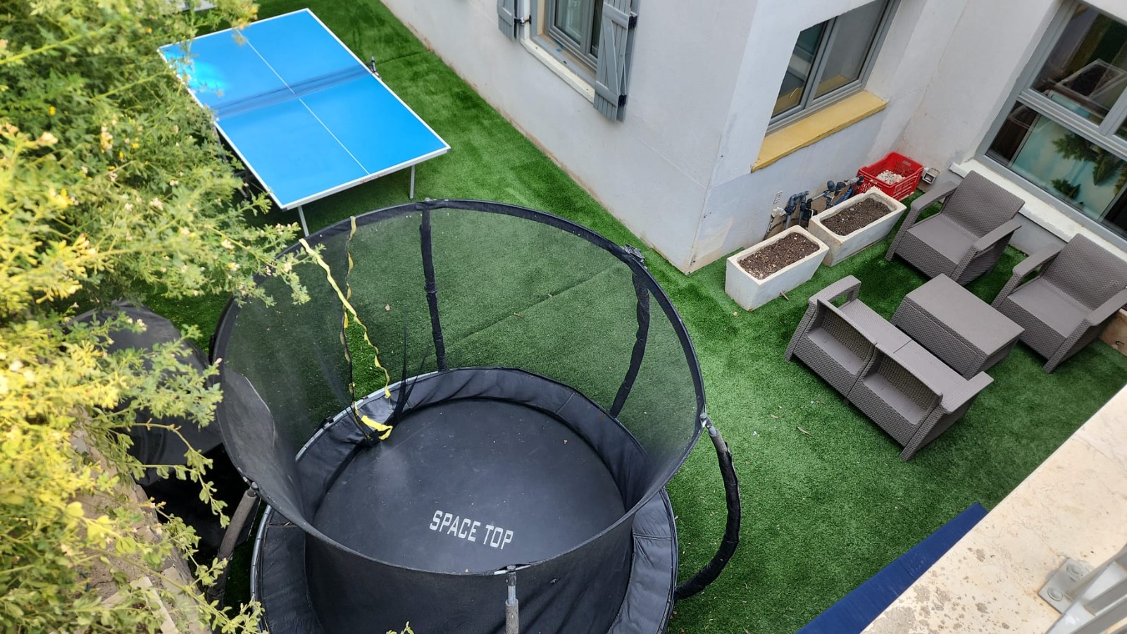 פינת ישיבה בחצר